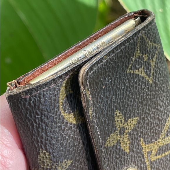 Authentic Vintage Louis Vuitton Monogram Key Holder 6 Keys - Picture 17 of 17